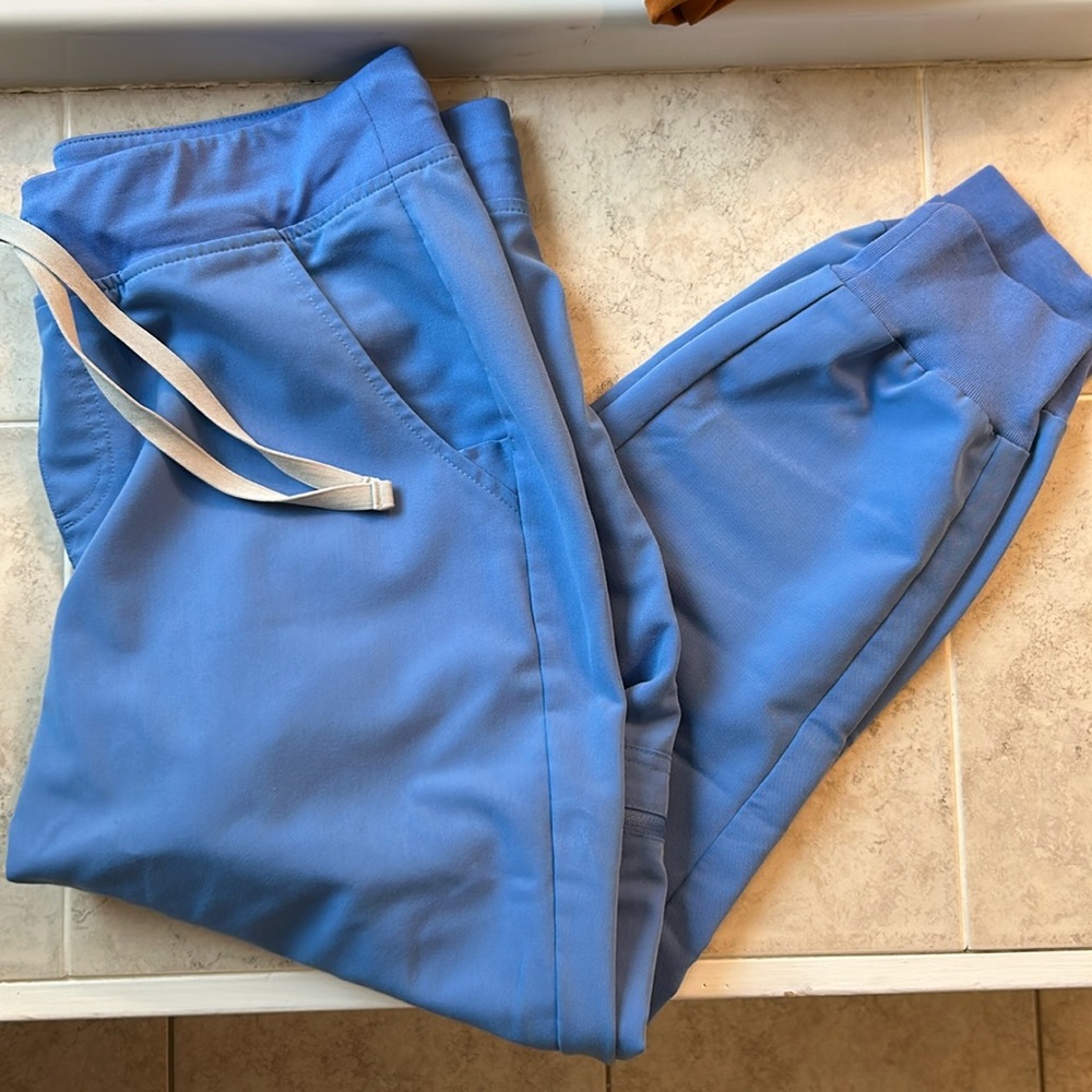 Figs light blue medium petite joggers